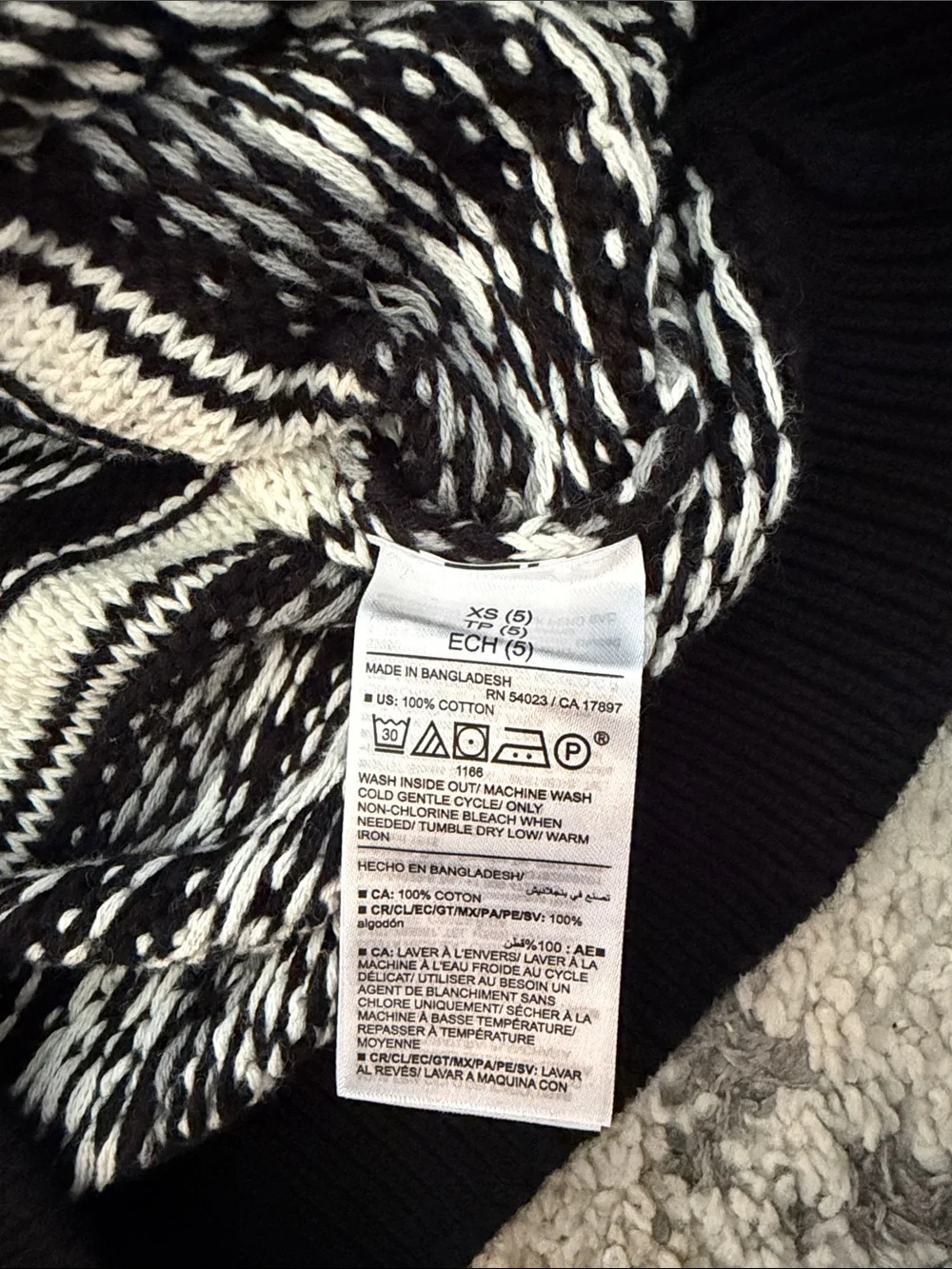 Old Navy boys’ hooded holiday sweater, black and white, size XS 5 NWT!